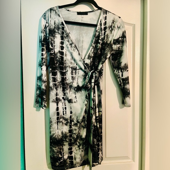 Chic Monochrome Tie-Dye Wrap Dress - Picture 1 of 1
